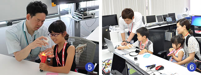 写真5:男性社員と、女の子が光っている懐中電灯のようなものを覗き込んでいる写真、写真6:男の子がデスクに座り、パソコンを操作している写真。隣には男性社員が同じパソコンを覗き込んでいる。傍の椅子で、小さな女の子を膝に乗せた女性が見守っている