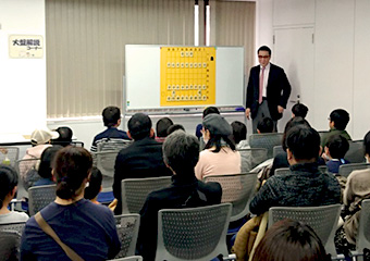 初心者向け教室を行う豊川七段