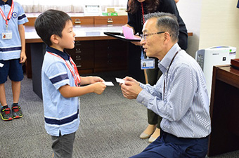 岩﨑社長との名刺交換