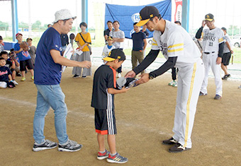 じゃんけん大会（優勝者へ賞品贈呈）