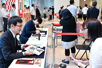 参加プロ棋士によるサイン会