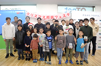 バラエティイベント参加者で集合写真