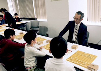 指導対局を行う中田七段