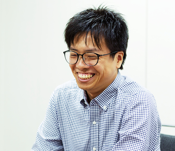 写真：白石さんのインタビューカット01