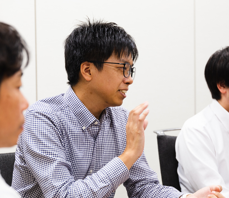 写真：白石さんのインタビューカット02