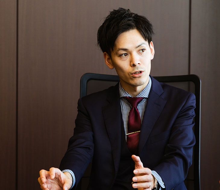 写真：道脇さんのインタビューカット01