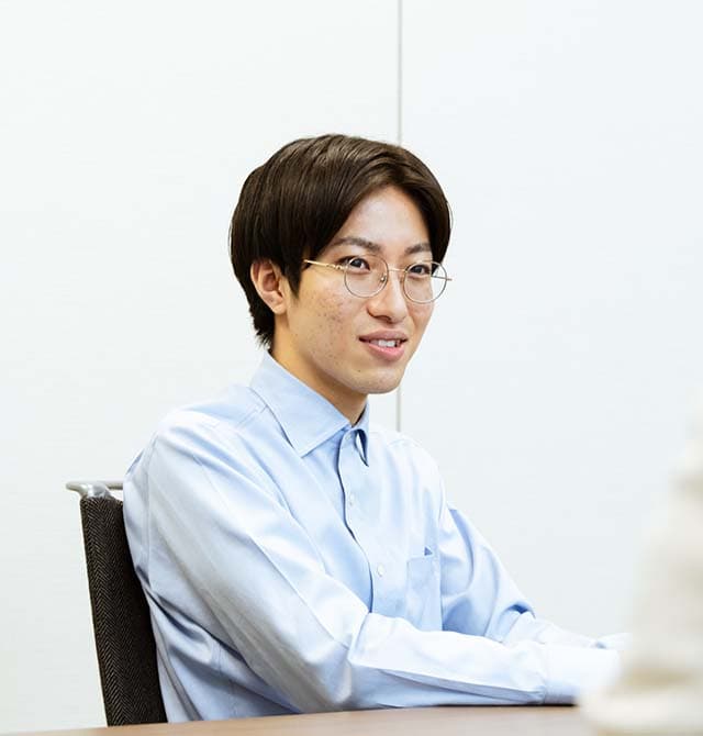 写真:小森田さんのインタビューカット02