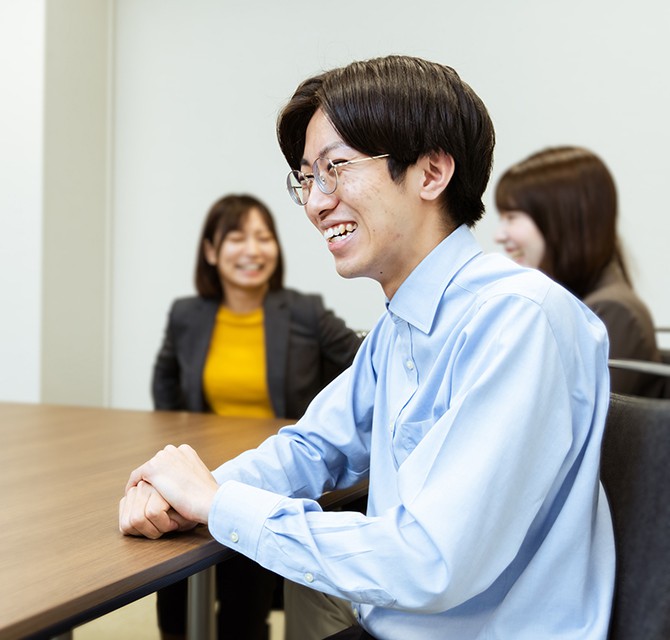 写真:小森田さんのインタビューカット01