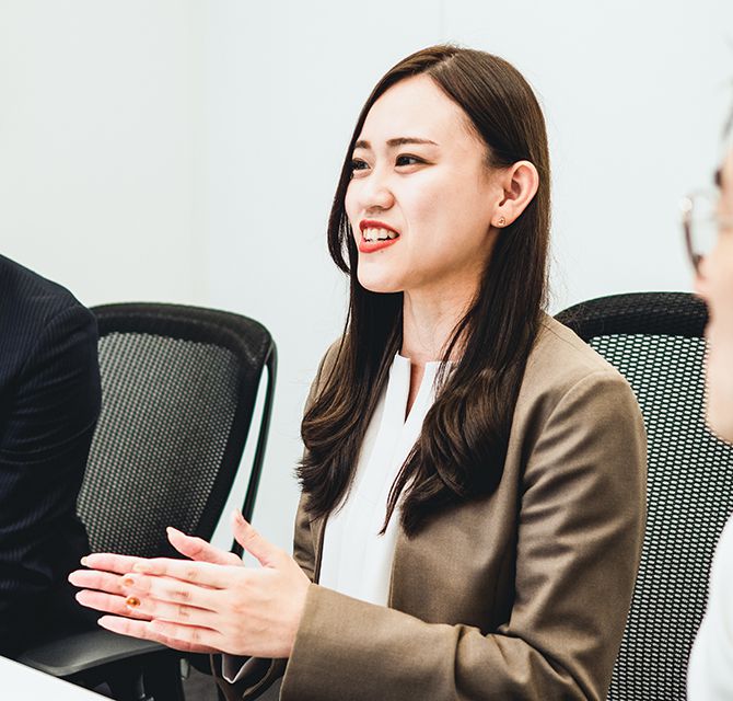 写真:黒神さんのインタビューカット01