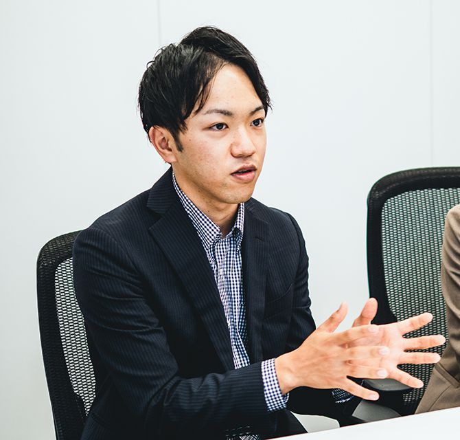 写真:梶原さんのインタビューカット01