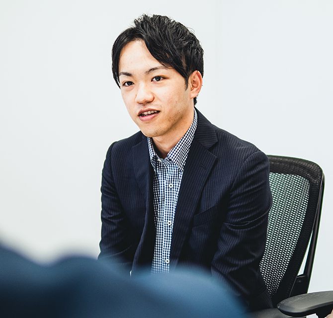 写真:梶原さんのインタビューカット02