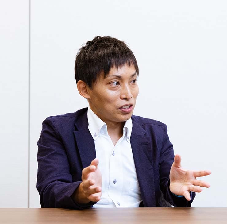 写真：和田さんのインタビューカット01