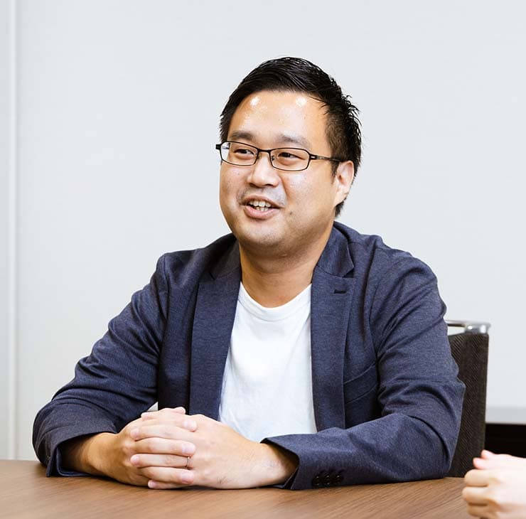 写真：田中さんのインタビューカット01