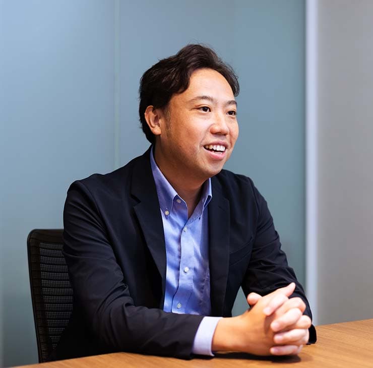 写真：宮島さんのインタビューカット01