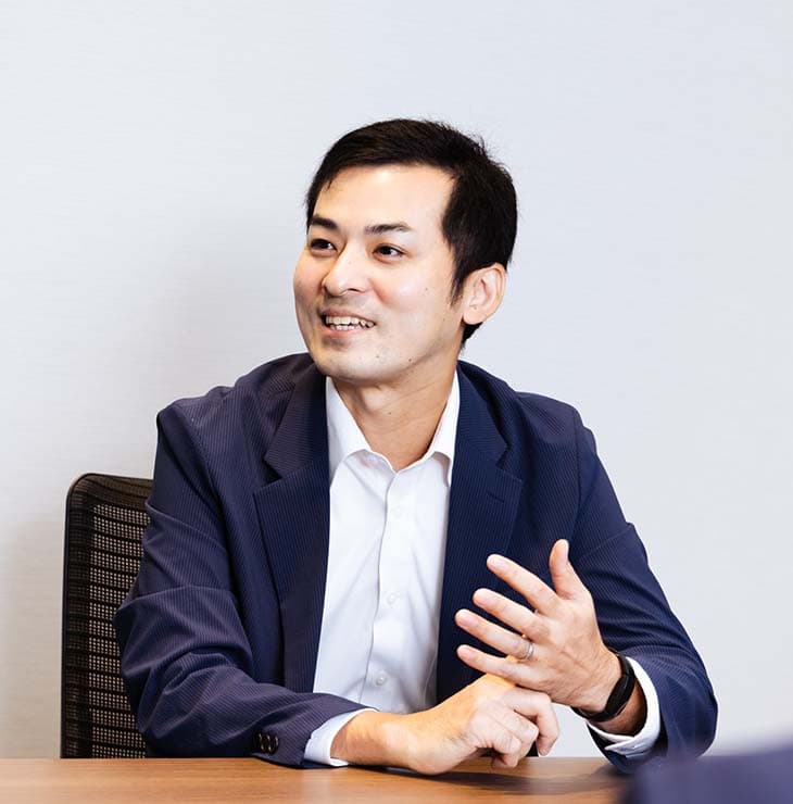 写真：江見さんのインタビューカット01