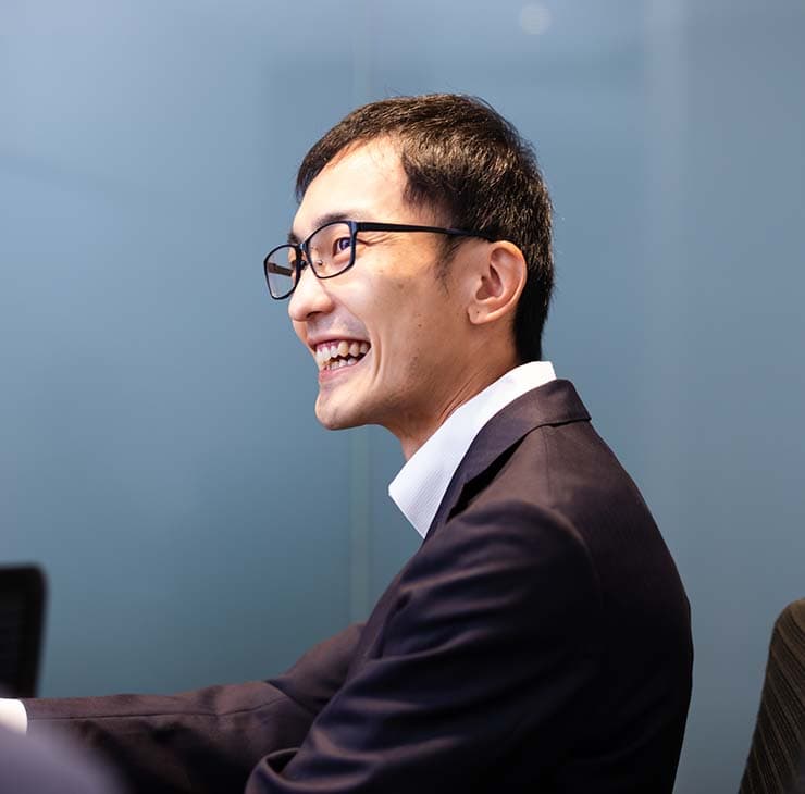 写真：大関さんのインタビューカット01