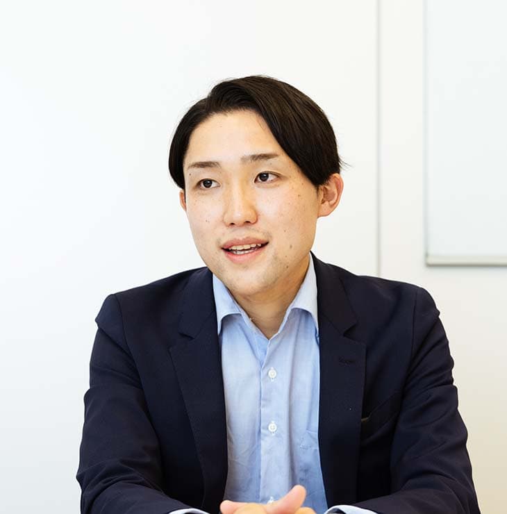 写真：後藤さんのインタビューカット01