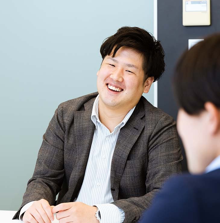 写真：松浦さんのインタビューカット02