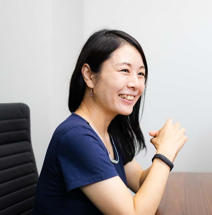 写真：松下さんのインタビューカット01