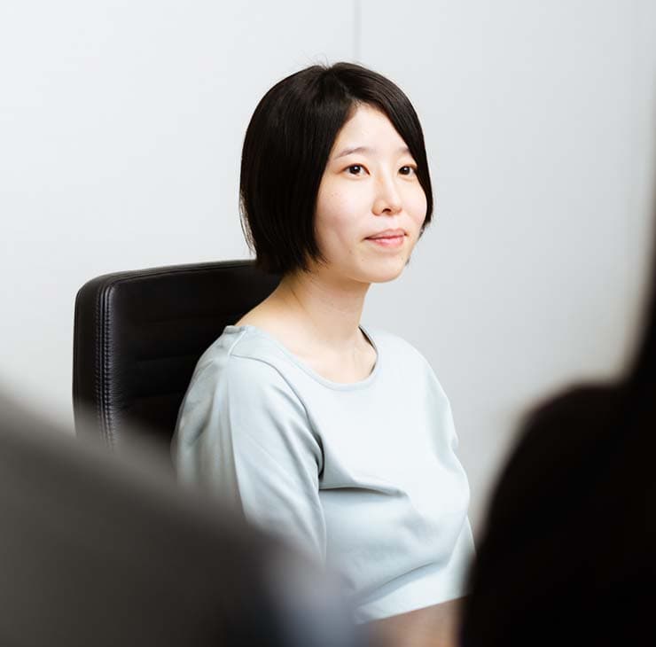 写真：栗原さんのインタビューカット01