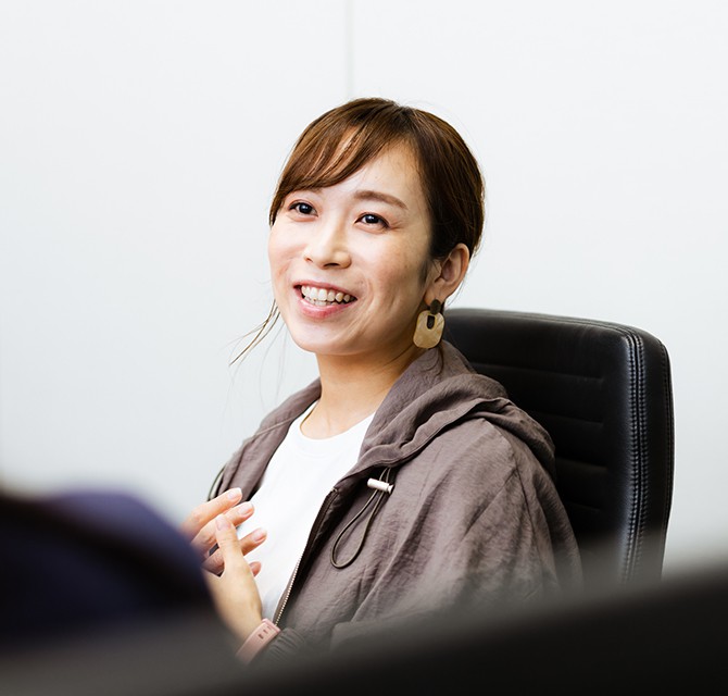 写真：松下さんのインタビューカット02