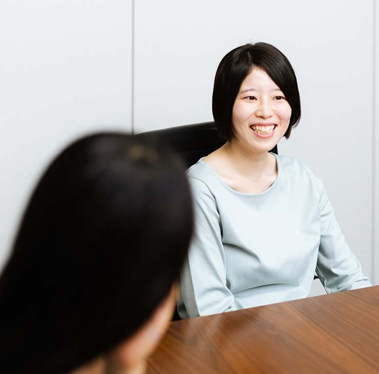 写真：栗原さんのインタビューカット02