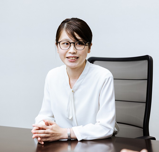 写真:佐藤さんのインタビューカット02