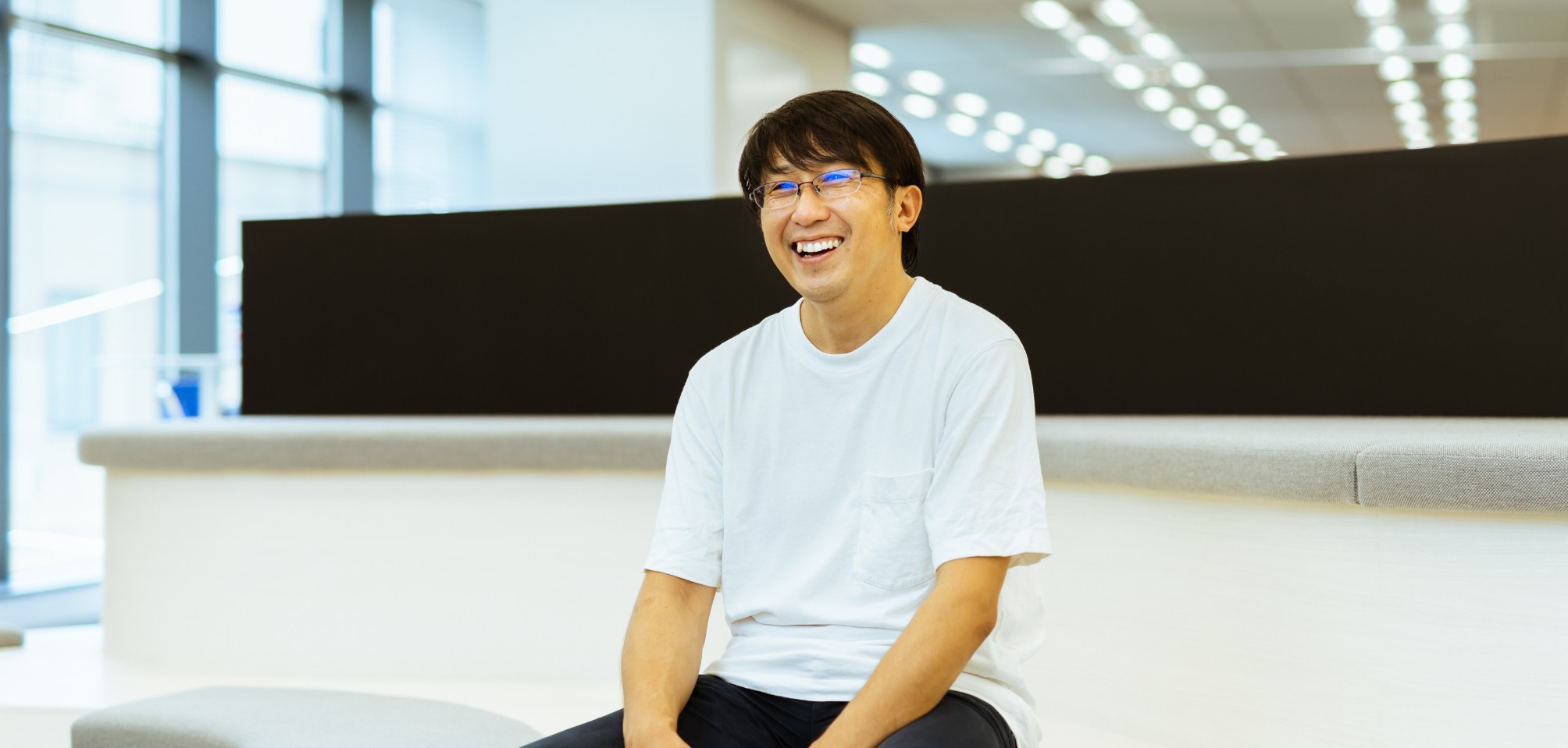 写真：西田さんのインタビューカット01