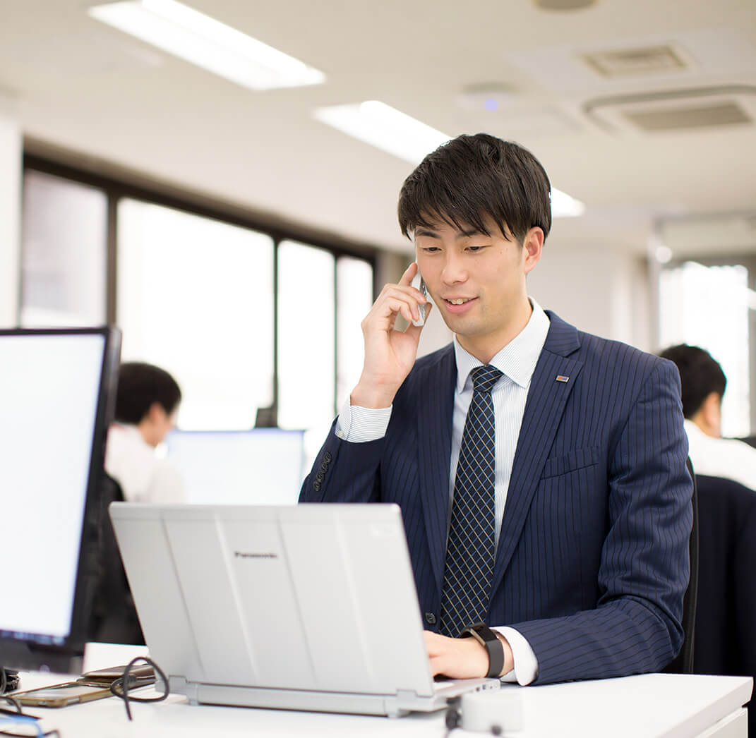 写真:森岡さんのインタビューカット01