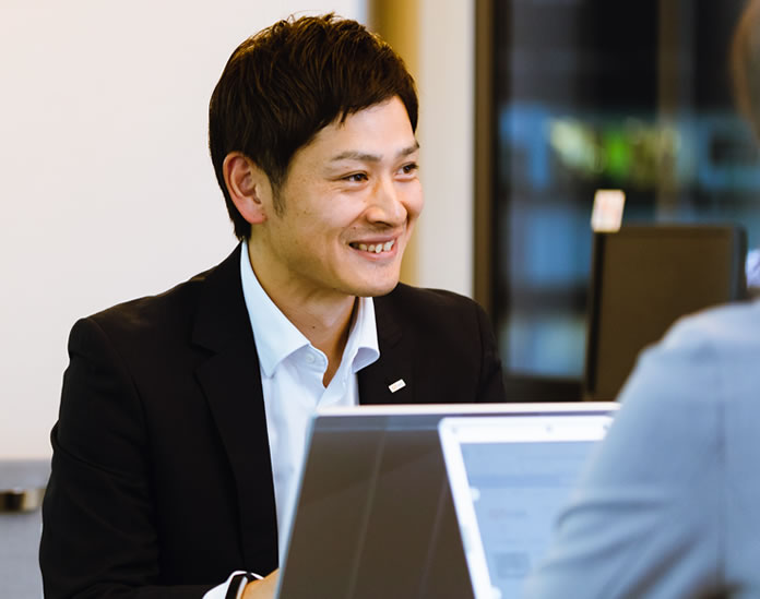 写真:西本さんのインタビューカット05