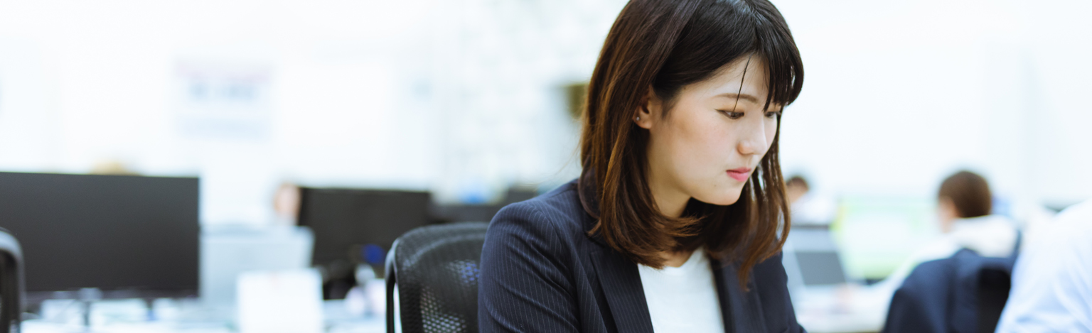 写真:深水さんのインタビューカット03