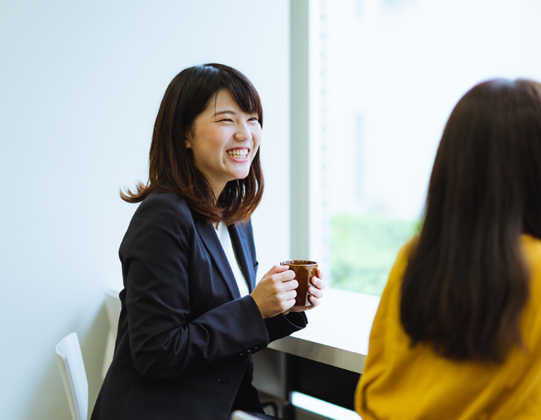 写真:深水さんのインタビューカット04