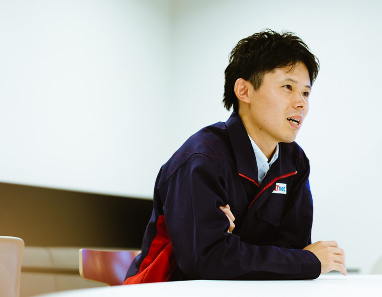 写真：藤本さんのインタビューカット01