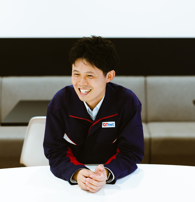 写真：藤本さんのインタビューカット02