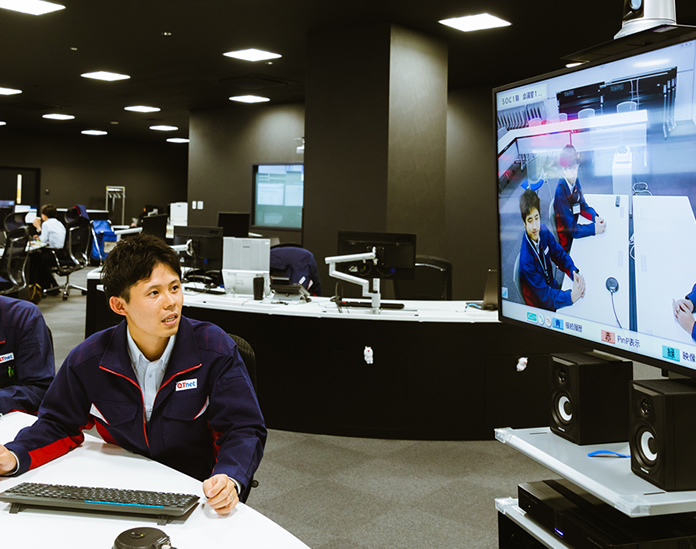 写真：藤本さんのインタビューカット04