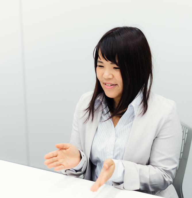 岩写真:岩木さんのインタビューカット02