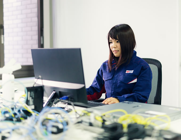 写真:岩木さんのインタビューカット03