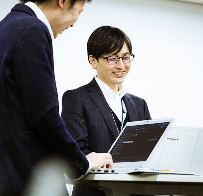 写真:松岡さんのインタビューカット05