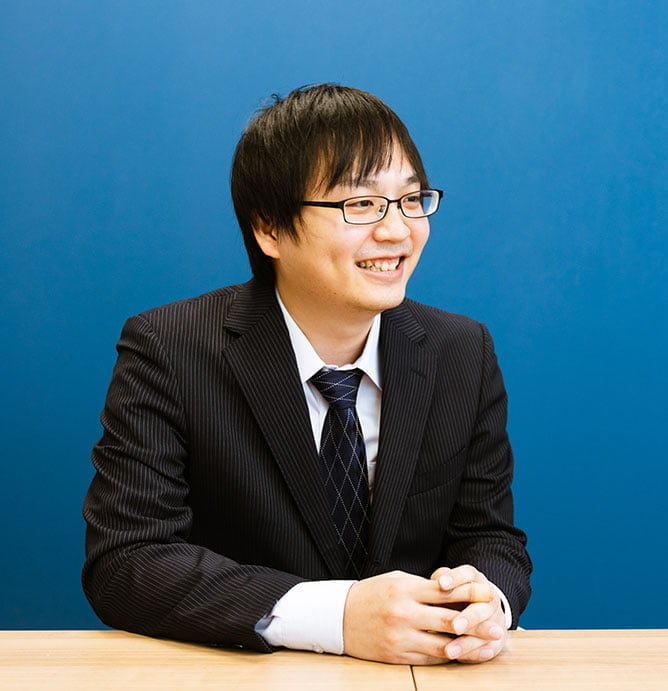 写真:平野さんのインタビューカット01