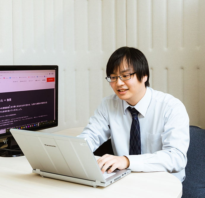 写真:平野さんのインタビューカット02