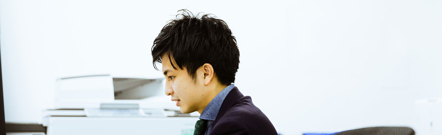 写真：下本さんのインタビューカット03