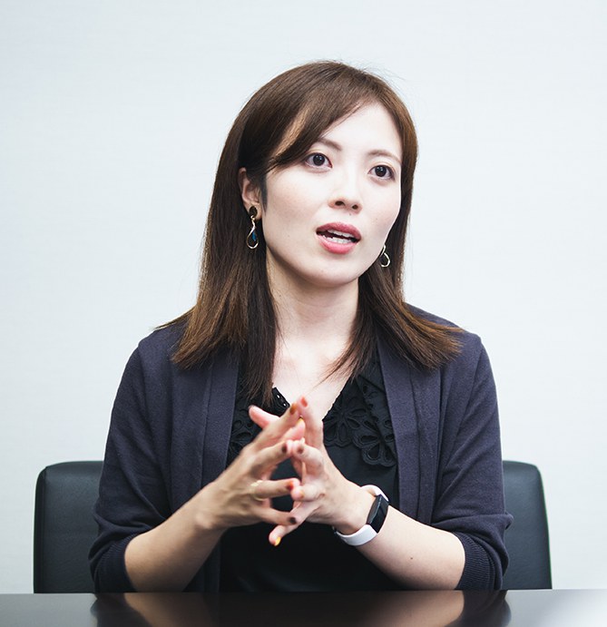 写真:橋本さんのインタビューカット01