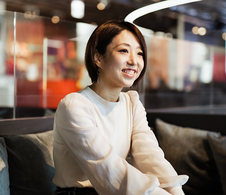 写真：坂井さんのインタビューカット01