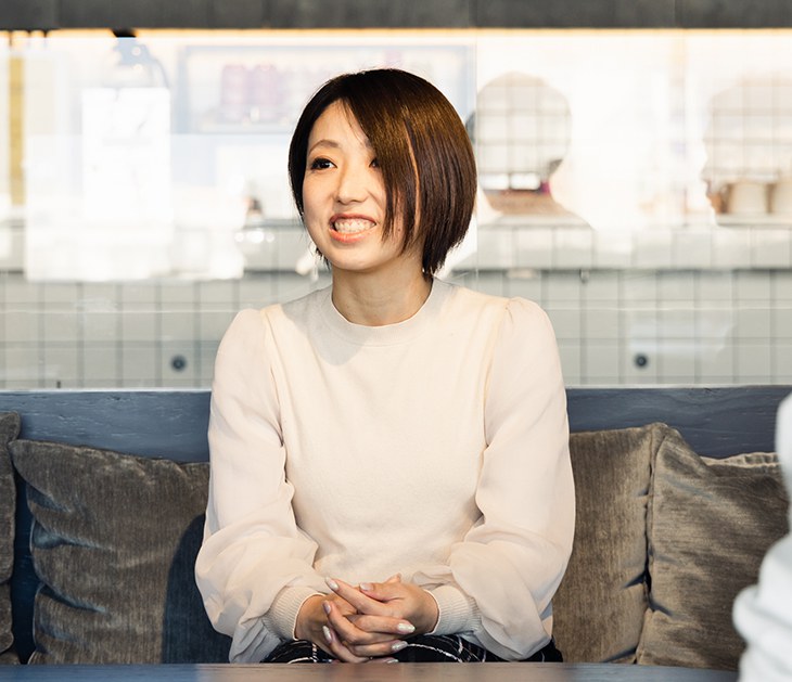 写真：坂井さんのインタビューカット02