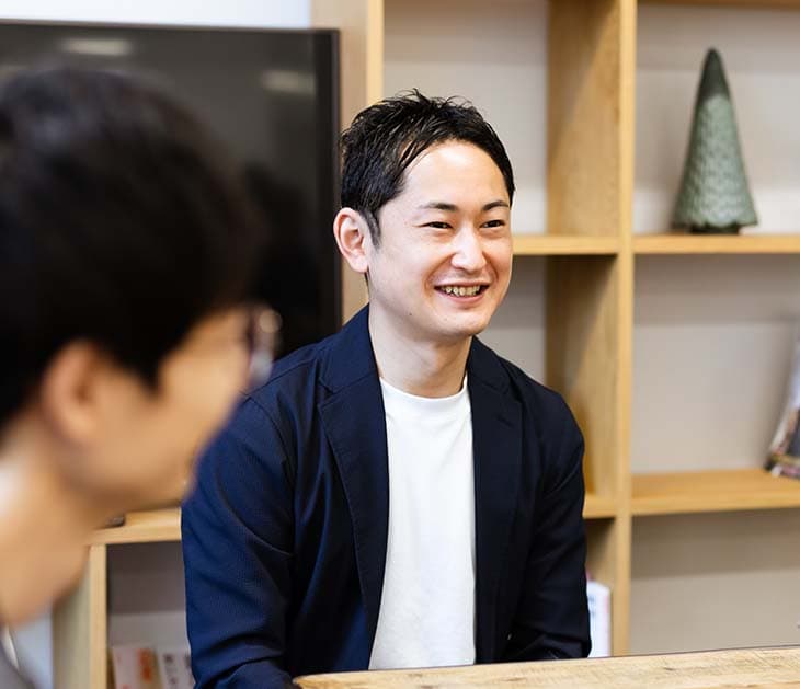 写真：鐘ヶ江さんのインタビューカット01