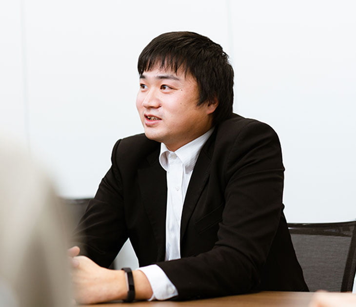 写真:田中さんのインタビューカット02