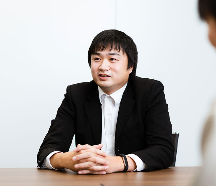 写真:田中さんのインタビューカット01