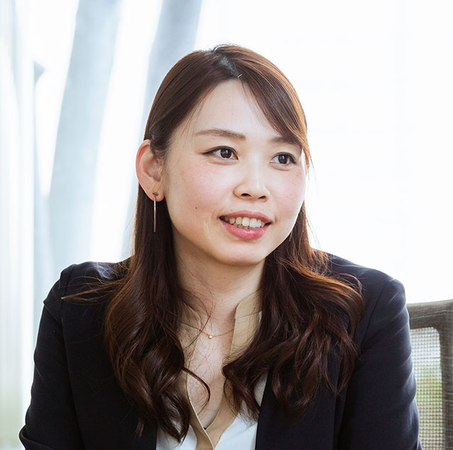 法人営業部　ソリューション営業1グループ 門脇　あずさ